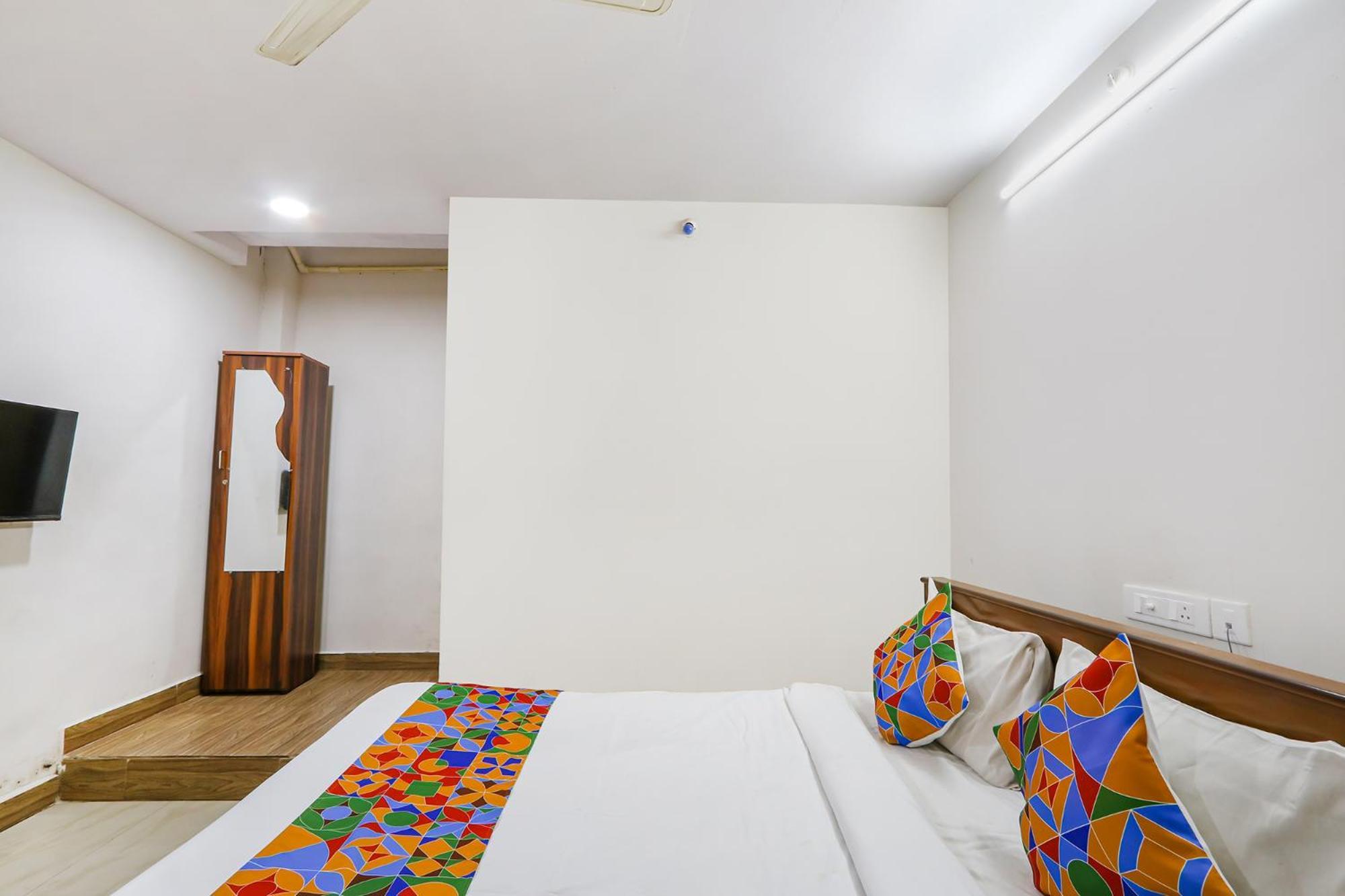 Fabexpress Korner Inn - Sivaji Park Visakhapatnam Exterior foto